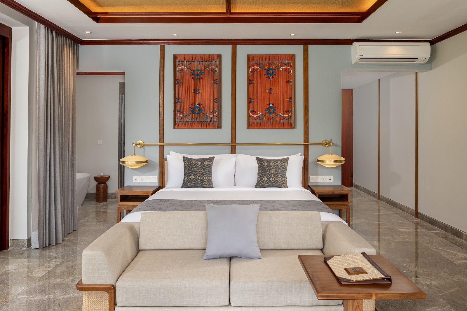 Corner Suite: living area