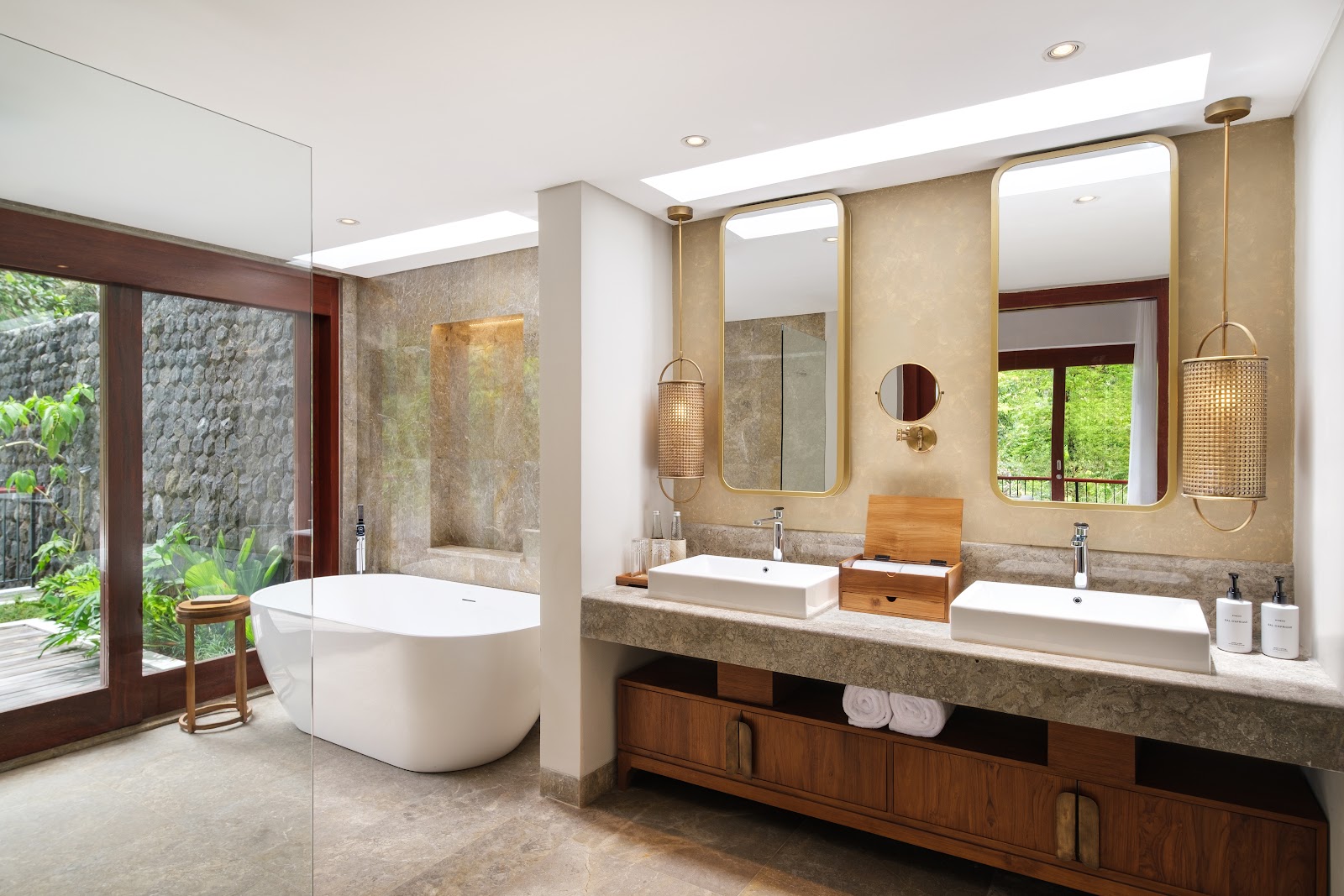 Riverside Heated Pool Villa: bathroom