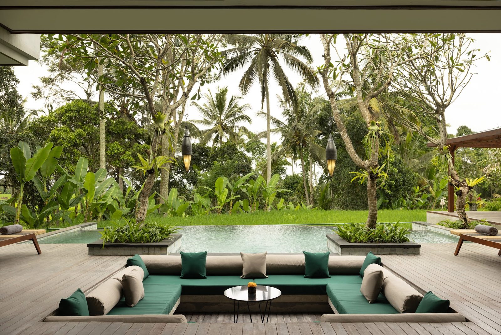 Rice Field View Three Bedroom Villa: outdoor lounge