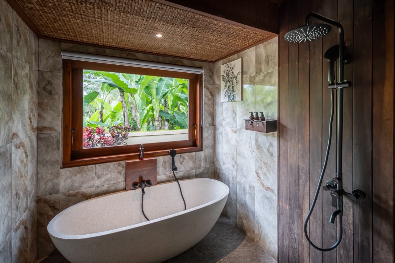 Üç Yatak Odalı Özel Havuzlu Villa: banyo