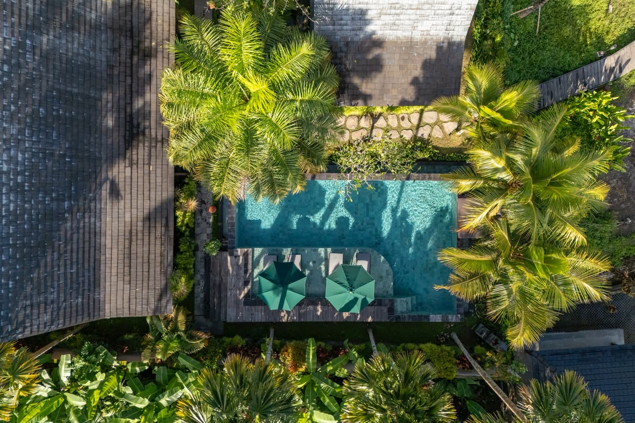 Üç Yatak Odalı Özel Havuzlu Villa: havadan görünüm