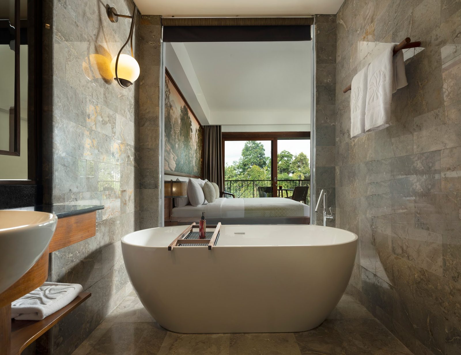 Superior Category Room: bathroom