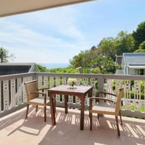 Deniz manzaralı balkon