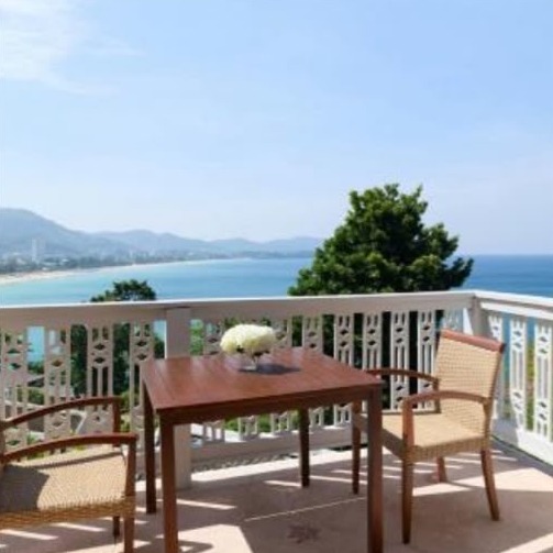 Koy manzaralı balkon